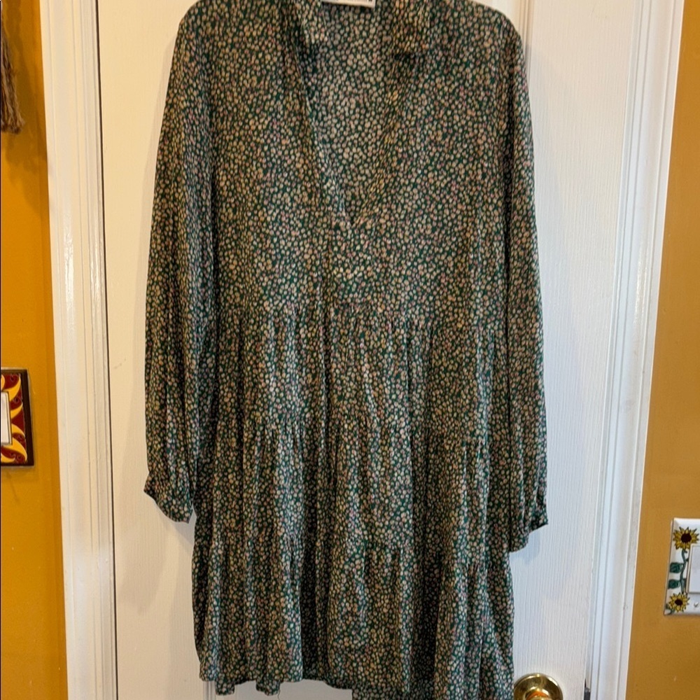 ZARA DRESS GREEN WITH SMALL PINK FLOWERS V NECK BABYDOLL SYTYLE HI LO HEM